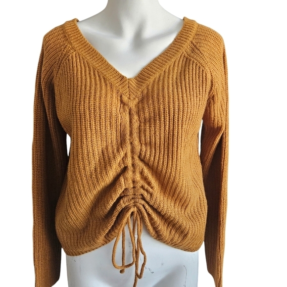 Full Circle Trend Woman's Cropped Tan Sweater with Cinched Tie Front Sz Medium - Picture 2 of 9